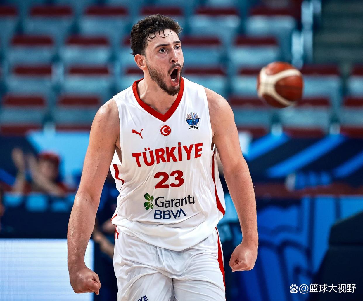 关于希腊男篮碾压立陶宛男篮，莫里斯高光表现的信息