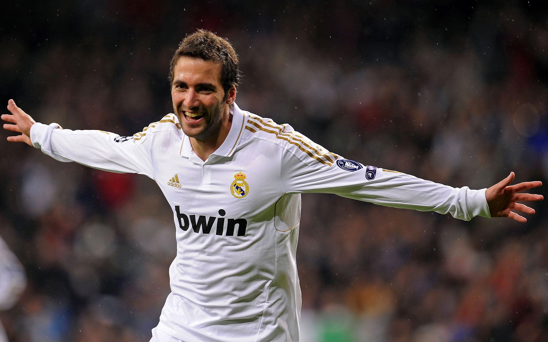 西甲国家德比焦点战，比利时击败国际米兰？一场跨越时空的足球狂想