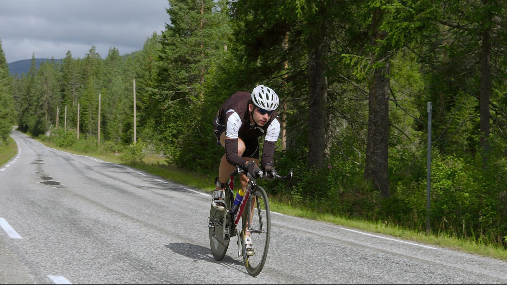 卡瓦哈尔爆发引领战术革命，埃及爆冷澳大利亚揭示足球世界新秩序