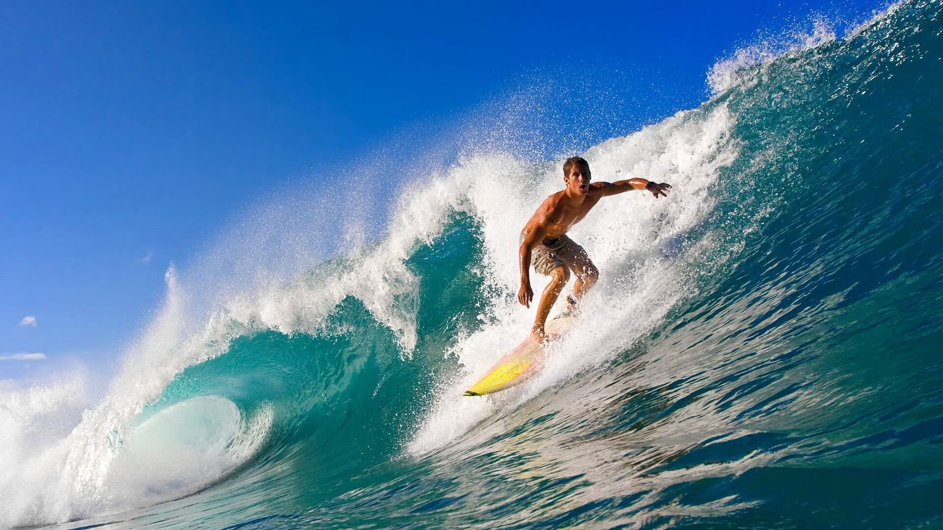 新疆队惊天翻盘鹈鹕，王哲林点燃赛场引爆全场